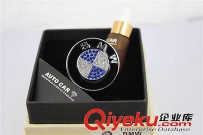 DAD鑲鉆出風口 汽車標志風口香水 奔馳出風口香熏 空調出風口香水-饒平縣海山路士達汽車裝飾用品經營部提供DAD鑲鉆出風口 汽車標志風口香水 奔馳出風口香熏 空調出風口香水的相關介紹、產品、服務、圖片、價格饒平縣海山路士達汽車裝飾用品經營部、汽車防爆膜;汽車改裝件;LED燈;汽車飾品;汽車香水;車載小電器;車衣